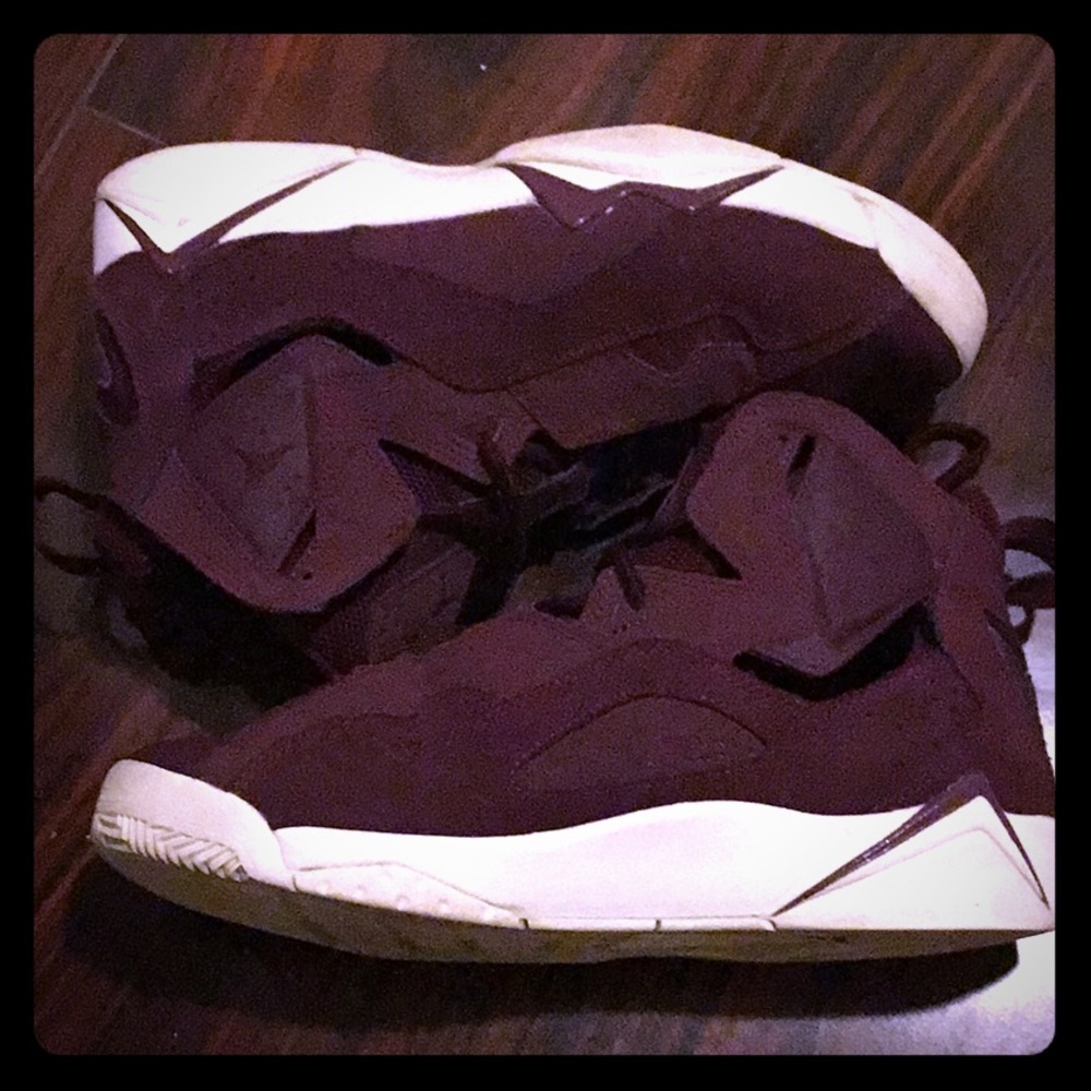 Jordan’s maroon size 5